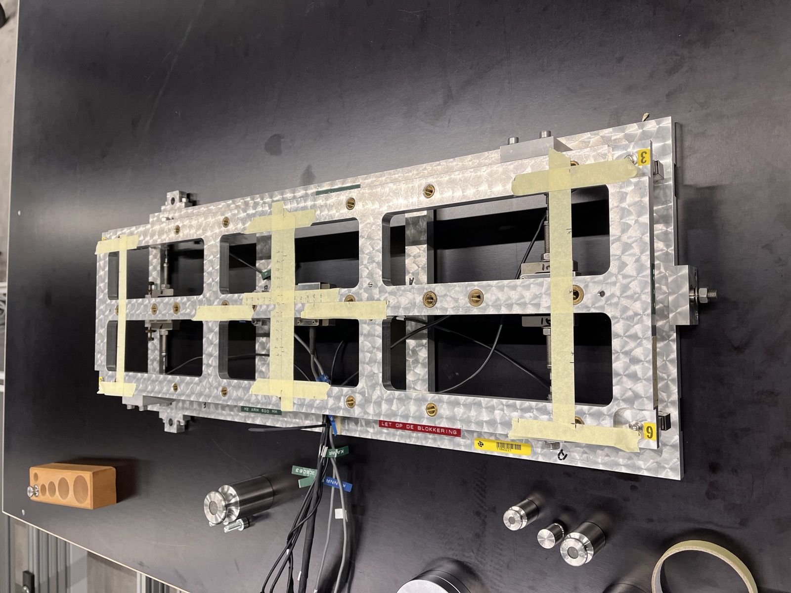 The TNO six-component force balance frame on a workbench with load cells and cabling